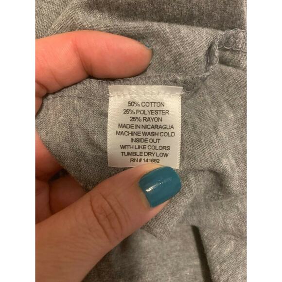 The Let Love Collection Gray Super Soft Graphic T-Shirt Size M - Picture 6 of 7